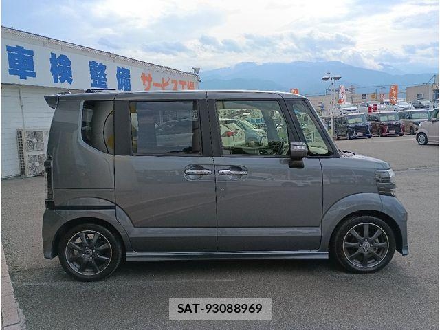 Honda N BOX 2015-05 8208972-3