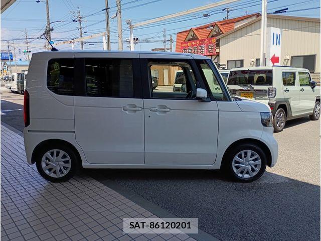 Honda N BOX 2024-02 8208963-3