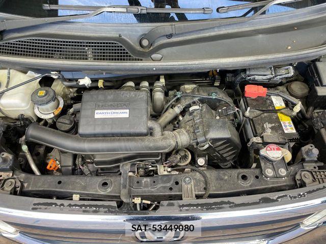 Honda N BOX 2018-03 8246058-17