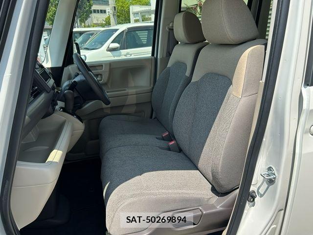 Honda N BOX 2018-02 8336982-16