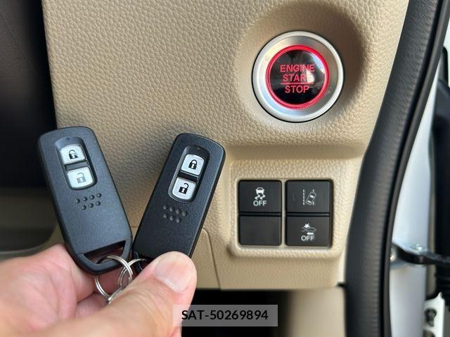 Honda N BOX 2018-02 8336982-22