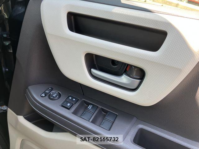 Honda N BOX 2019-06 8336975-25