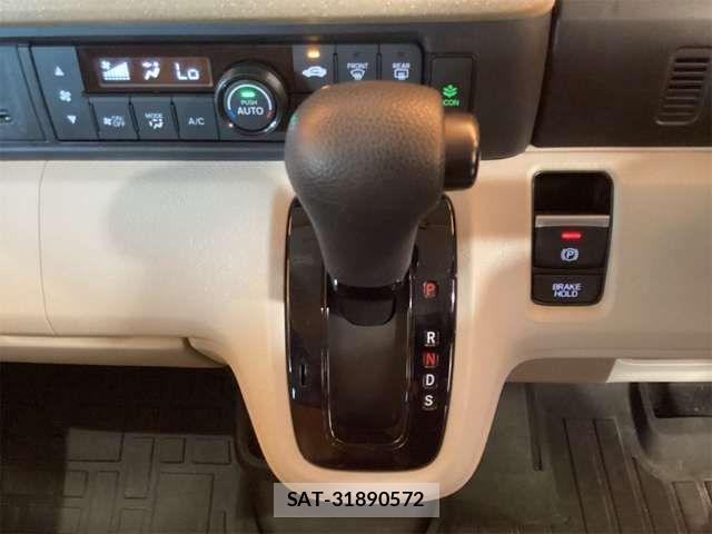 Honda N BOX 2023-10 8367317-12