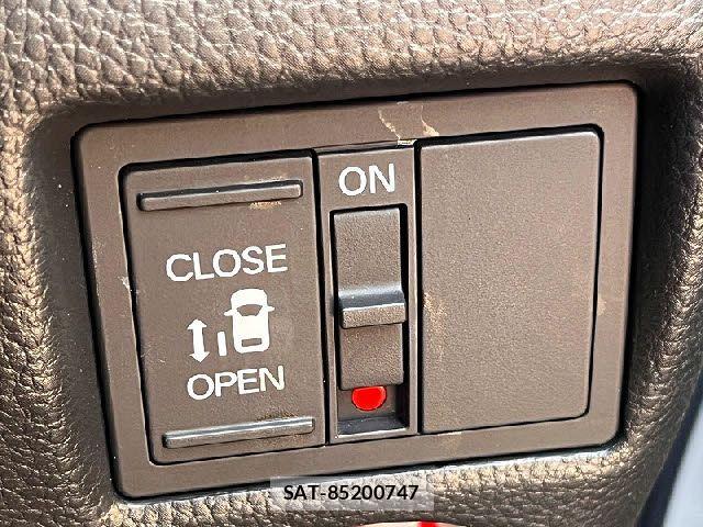 Honda N BOX 2022-03 8367475-5