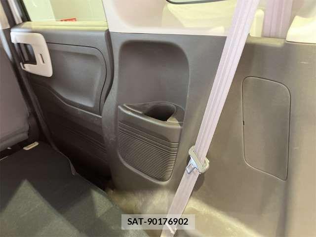 Honda N BOX 2022-12 8367396-18