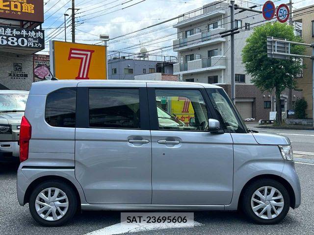 Honda N BOX 2022-03 8367383-28