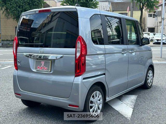 Honda N BOX 2022-03 8367383-29
