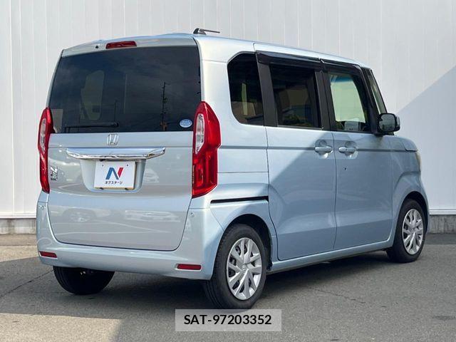 Honda N BOX 2018-08 8367422-16