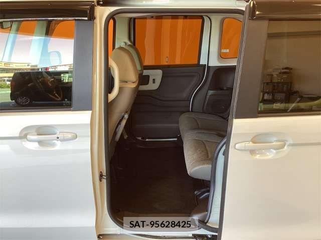 Honda N BOX 2023-08 8367366-19