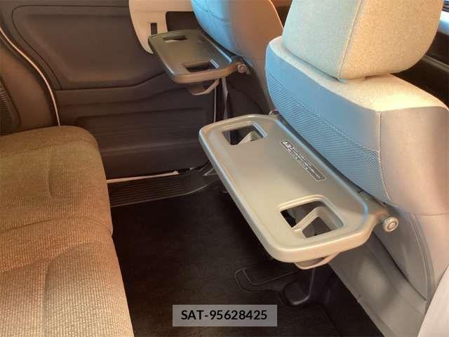 Honda N BOX 2023-08 8367366-3