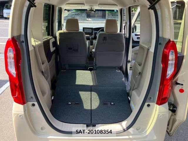 Honda N BOX 2018-03 8367379-13