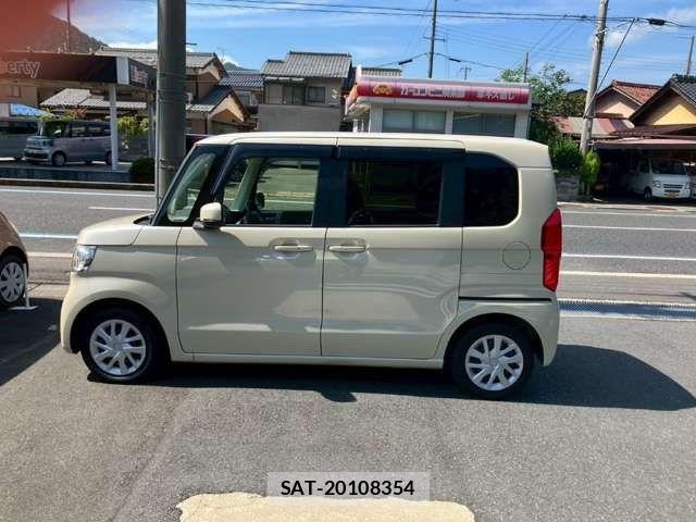 Honda N BOX 2018-03 8367379-14