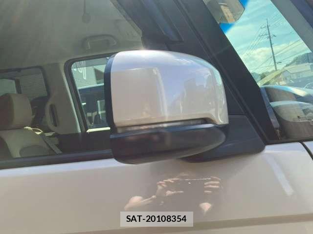 Honda N BOX 2018-03 8367379-16
