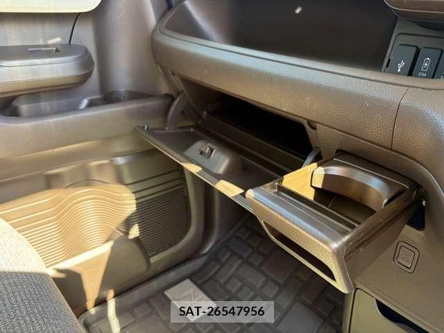 Honda N BOX 2023-05 8413863-24
