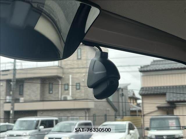 Honda N BOX 2022-09 8413849-11