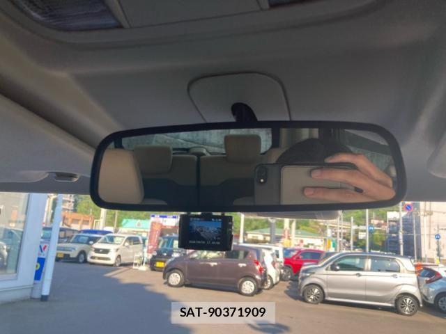 Honda N BOX 2018-10 8413881-25