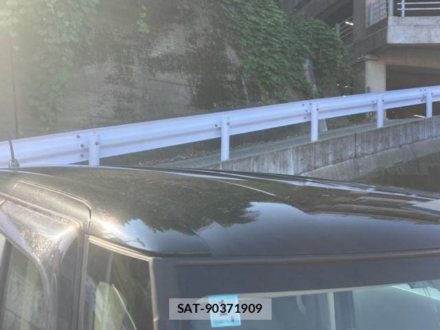 Honda N BOX 2018-10 8413881-2
