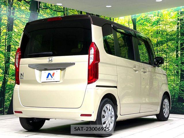 Honda N BOX 2018-06 8438496-17