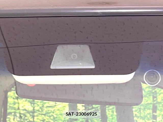 Honda N BOX 2018-06 8438496-4
