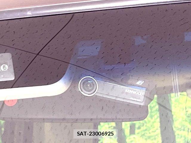 Honda N BOX 2018-06 8438496-5