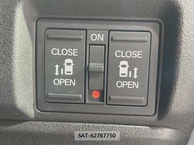 Honda N BOX 2023-10 8438477-6
