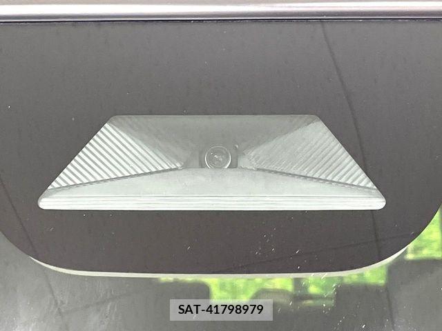 Honda N BOX 2023-10 8457973-4