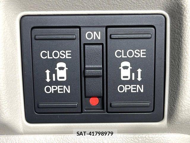 Honda N BOX 2023-10 8457973-5
