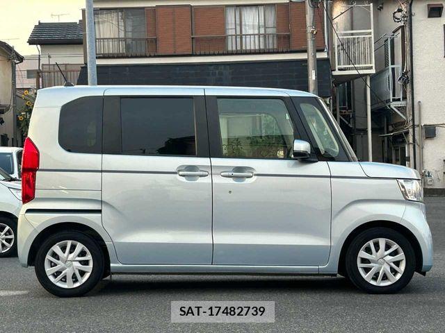 Honda N BOX 2018-01 8457997-27