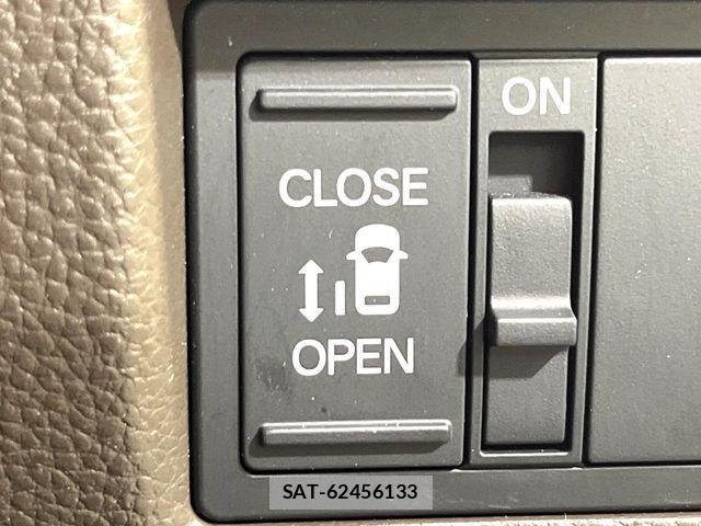 Honda N BOX 2022-06 8457986-6