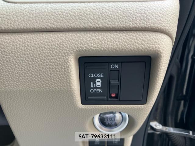 Honda N BOX 2018-04 8526039-13