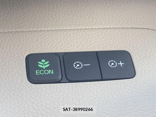 Honda N BOX 2018-03 8526041-10