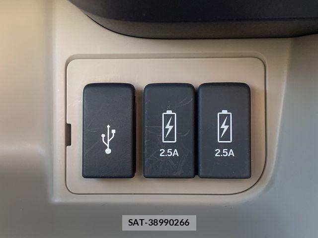 Honda N BOX 2018-03 8526041-14