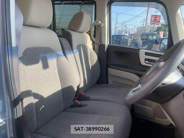Honda N BOX 2018-03 8526041-17