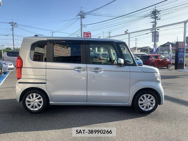 Honda N BOX 2018-03 8526041-21