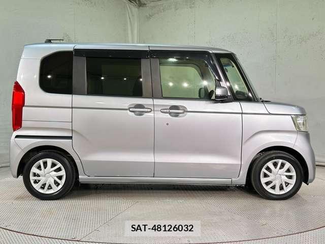Honda N BOX 2018-11 8562858-3