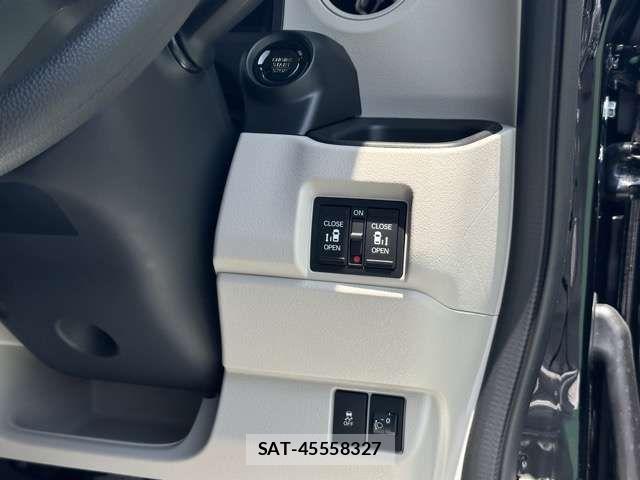 Honda N BOX 2026-05 8562837-17