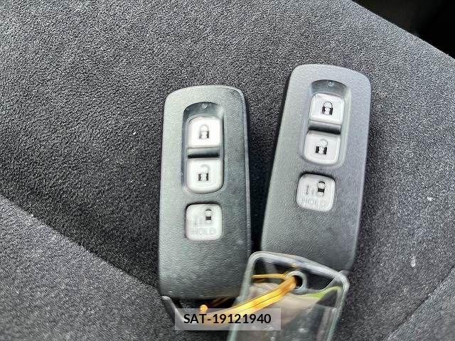 Honda N BOX 2017-12 8562838-11