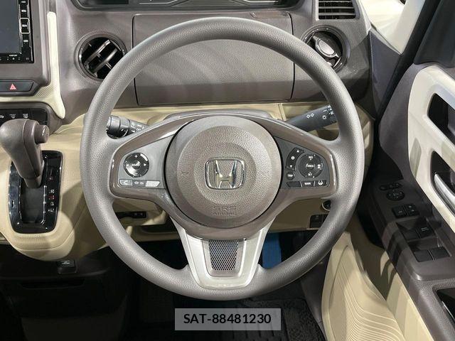 Honda N BOX 2018-06 8562847-10