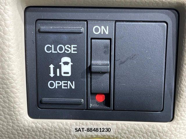 Honda N BOX 2018-06 8562847-3