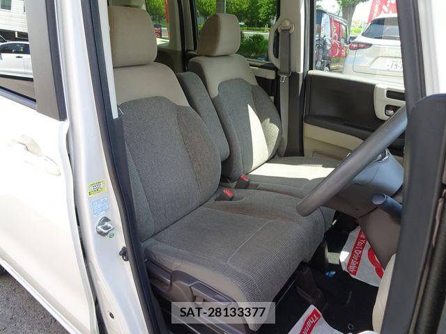 Honda N BOX 2018-03 8562854-11