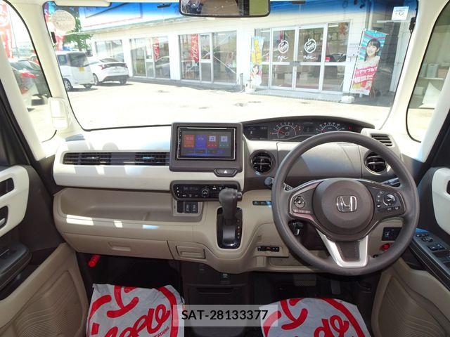 Honda N BOX 2018-03 8562854-17