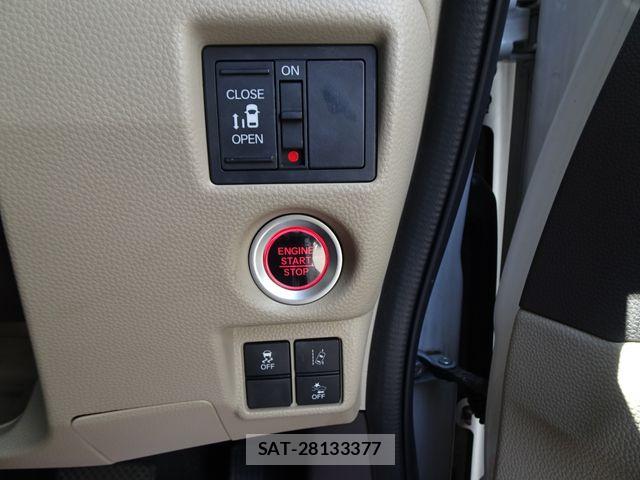 Honda N BOX 2018-03 8562854-26