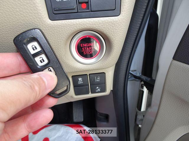 Honda N BOX 2018-03 8562854-27