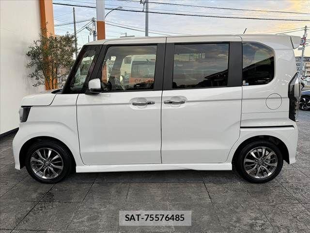 Honda N BOX 2021-04 8660466-10