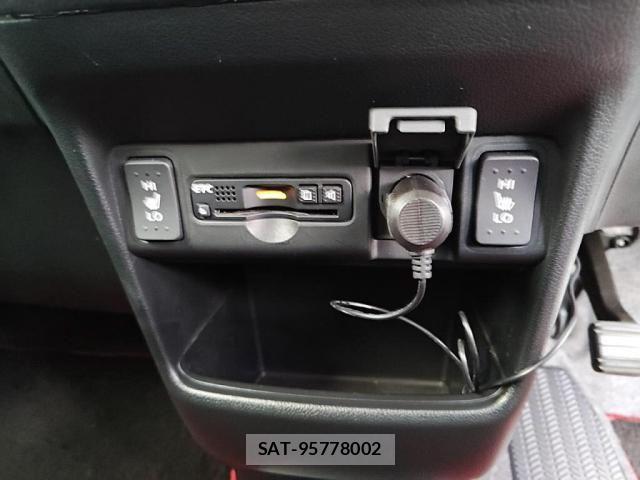 Honda N BOX 2017-06 8660489-15