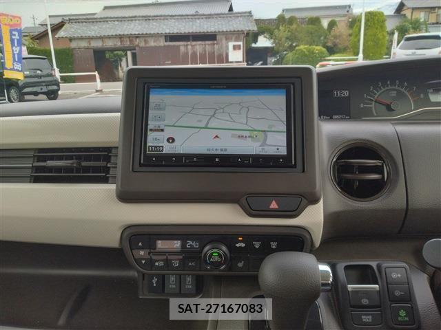Honda N BOX 2023-11 8660459-27