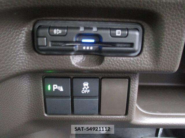 Honda N BOX 2023-03 8660468-25