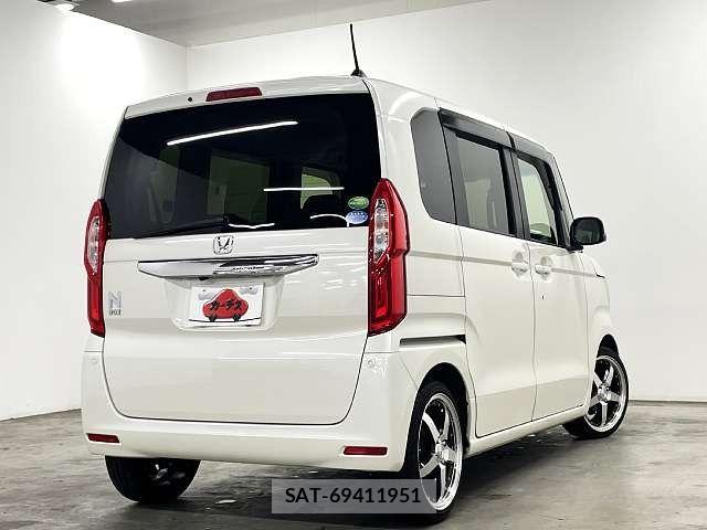 Honda N BOX 2018-04 8744484-2