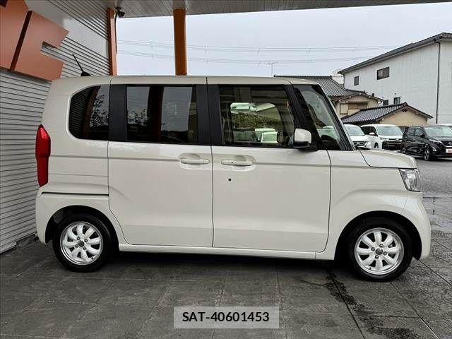 Honda N BOX 2018-03 8744482-10