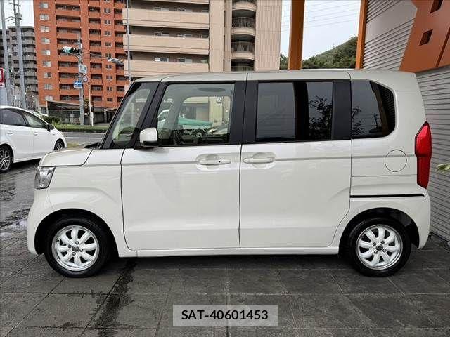 Honda N BOX 2018-03 8744482-11